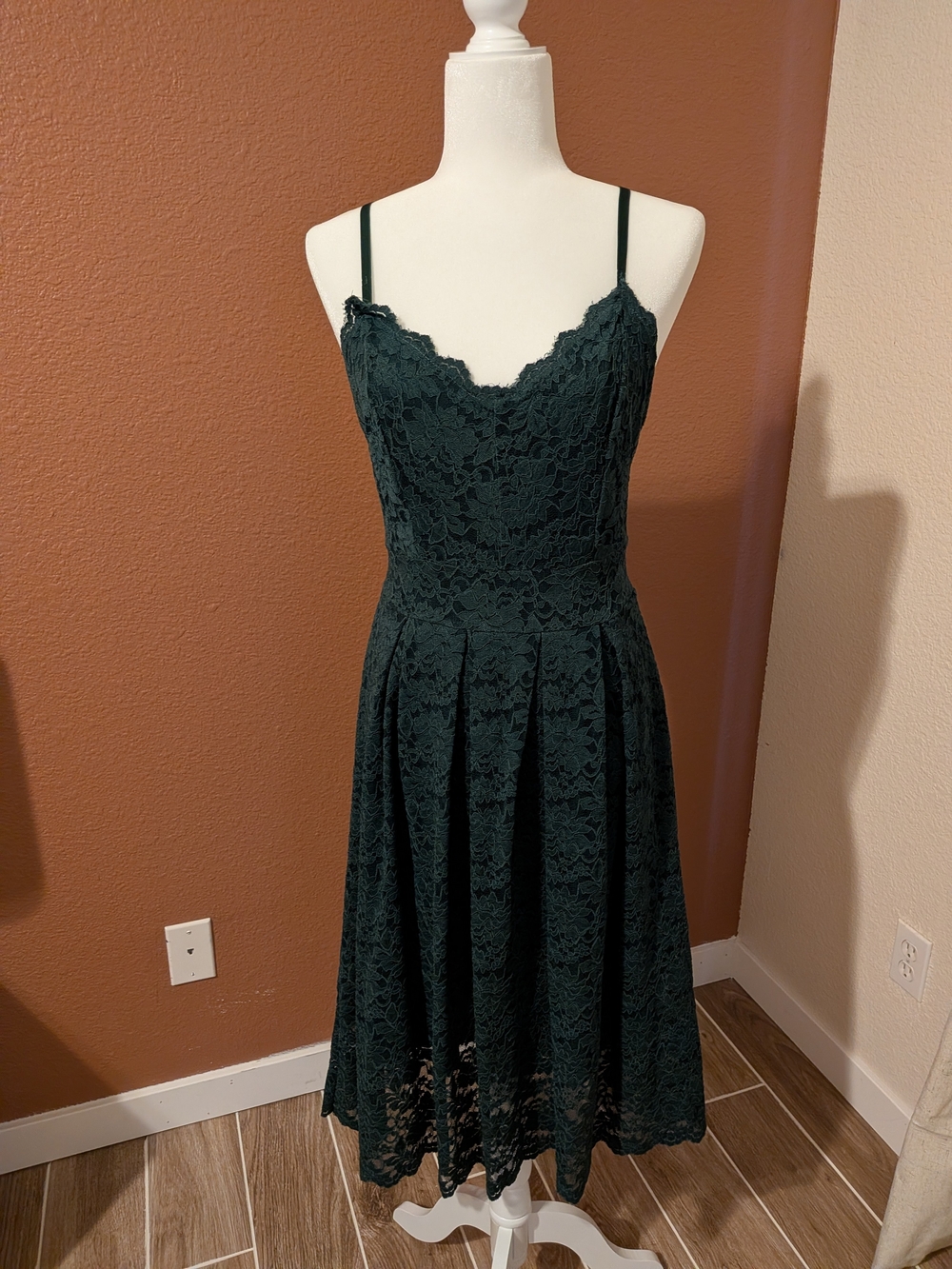Lace A-Line Spaghetti Strap Dress in Deep Green